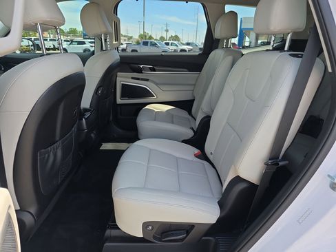 Used 2022 Kia Telluride EX w/ EX Premium Package FWD image 11