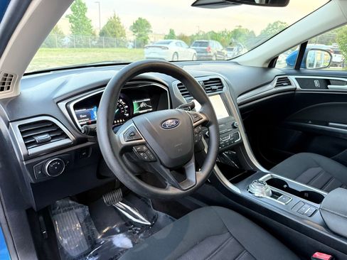Used 2020 Ford Fusion SE image 16