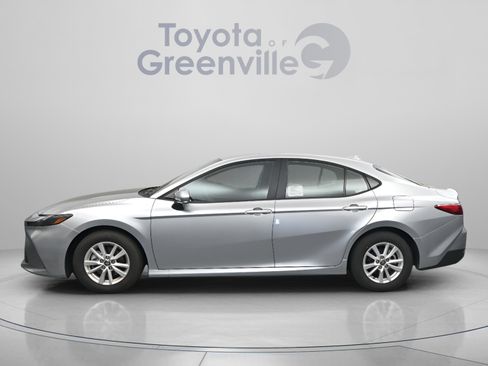 Used 2025 Toyota Camry LE FWD image 5