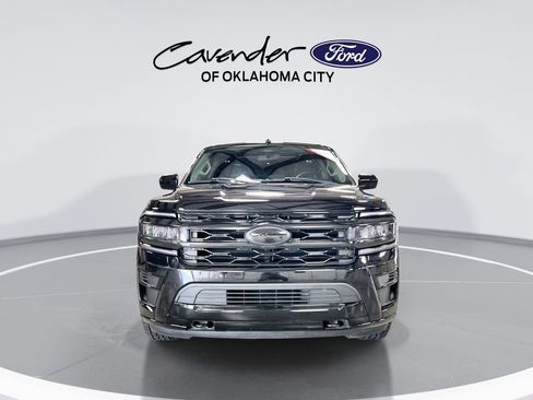 Used 2024 Ford Expedition Max XLT AWD/4WD image 3