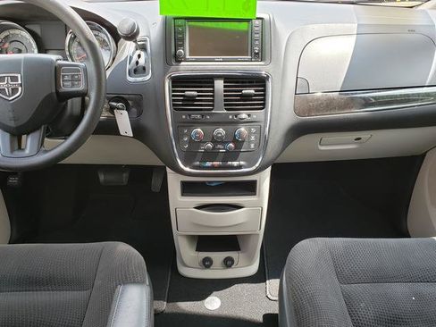 Used 2018 Dodge Grand Caravan SE w/ UConnect Hands-Free Group FWD image 13