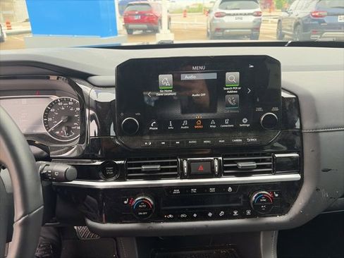 Used 2025 Nissan Pathfinder SL image 14