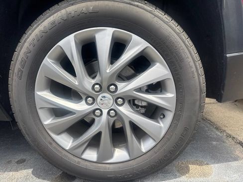 Used 2025 Buick Enclave Preferred FWD image 16