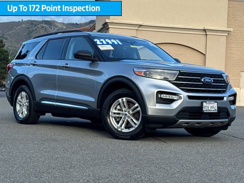 Certified 2022 Ford Explorer XLT w/ Equipment Group 202A image 2