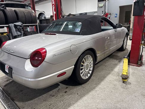 Used 2004 Ford Thunderbird image 25