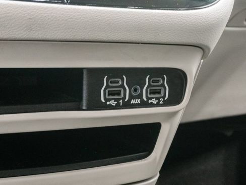 Used 2023 Chrysler Pacifica Touring-L FWD image 20