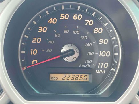 Used 2005 Toyota 4Runner Limited image 9