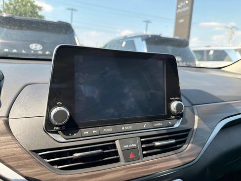 Used 2025 Nissan Altima 2.5 SV FWD image 13