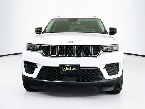 Used 2023 Jeep Grand Cherokee Laredo w/ Trailer Tow Prep Group (B) image 2