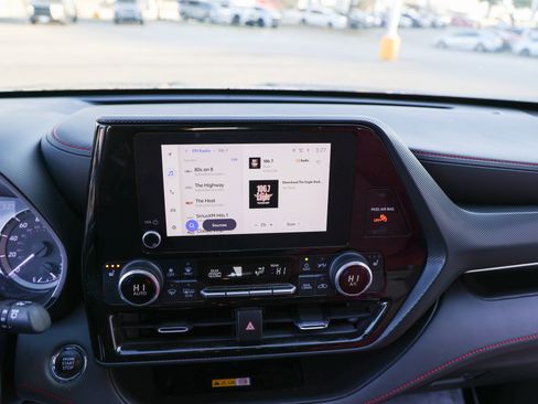 Used 2023 Toyota Highlander XSE image 20