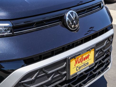 Used 2025 Volkswagen Taos SE FWD image 5