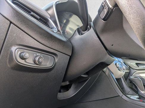 Used 2019 Chevrolet Equinox LS image 16