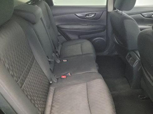 Used 2018 Nissan Rogue SV image 19