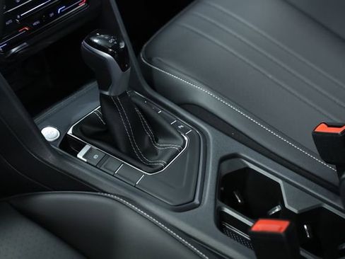 Used 2023 Volkswagen Tiguan SE R-Line image 25