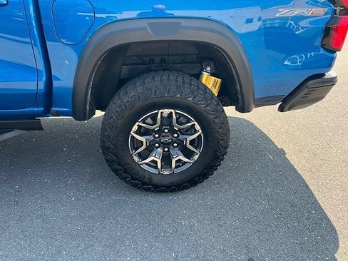 Used 2024 Chevrolet Colorado ZR2 w/ Technology Package AWD/4WD image 31