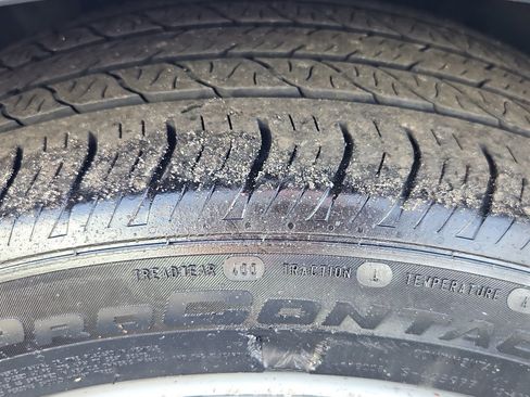 Used 2022 Tesla Model Y Long Range image 32