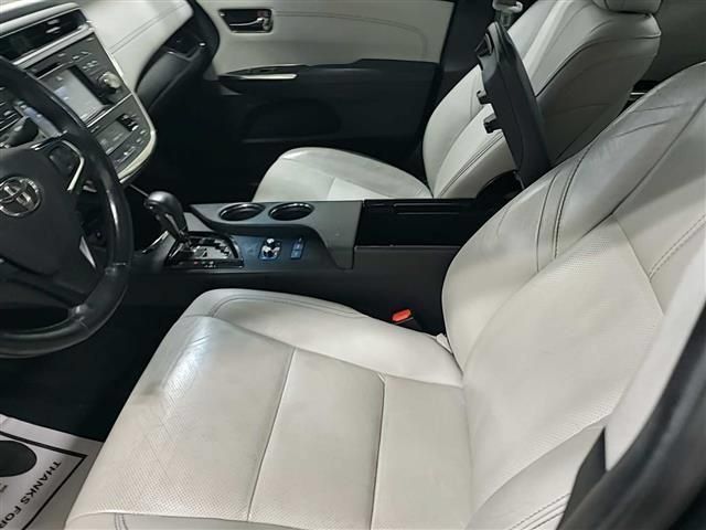 Used 2017 Toyota Avalon Limited FWD image 2