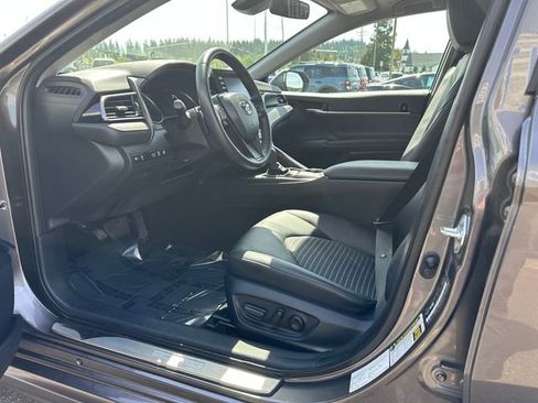 Used 2024 Toyota Camry SE FWD image 9