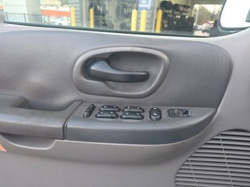 Used 2002 Ford F150 XLT image 8