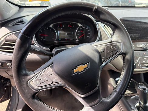 Used 2018 Chevrolet Malibu LT image 11