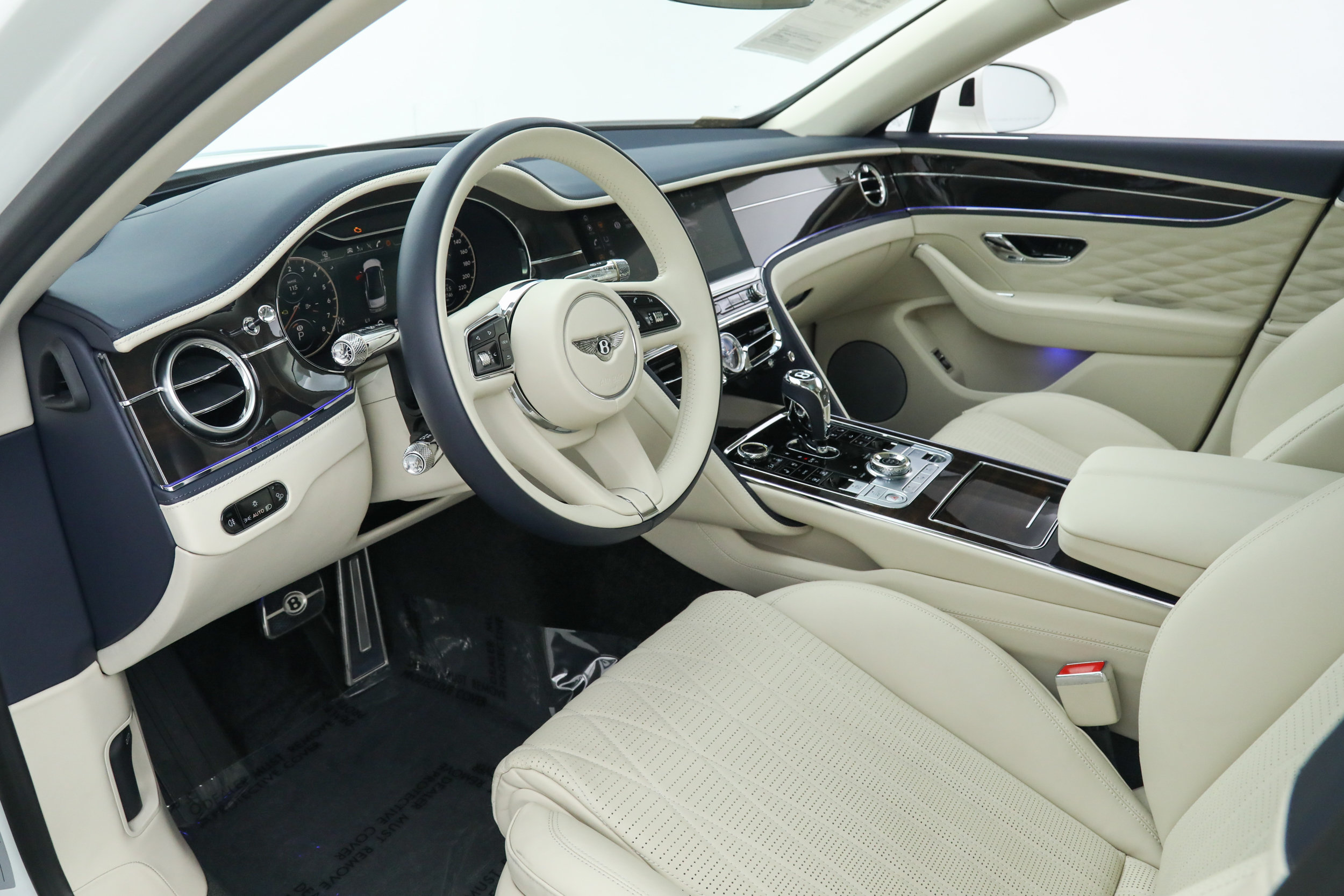 Used 2022 Bentley Flying Spur Plug-In Hybrid AWD/4WD image 23