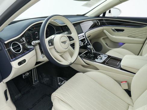 Used 2022 Bentley Flying Spur Plug-In Hybrid AWD/4WD image 23