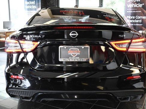 Used 2023 Nissan Maxima SR w/ Sport Mat Group FWD image 11