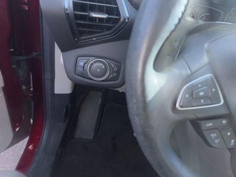 Used 2019 Ford Escape Titanium image 4