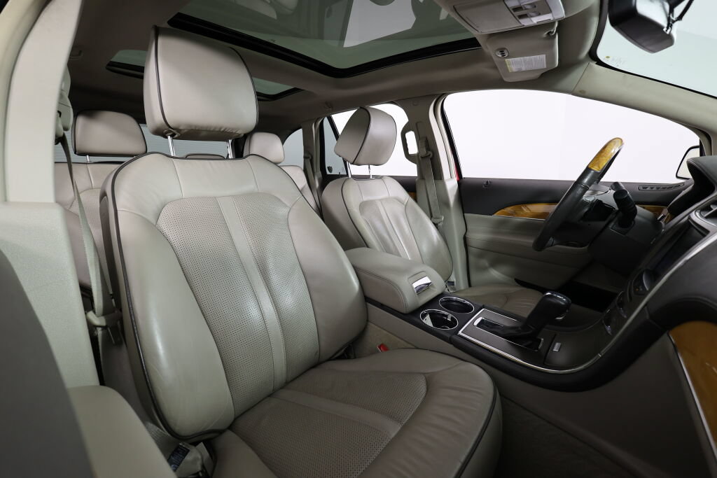 Used 2014 Lincoln MKX AWD w/ Equipment Group 102A image 25