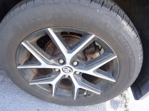 Used 2017 Toyota RAV4 SE w/ Advanced Technology Package image 12