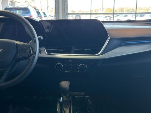 Used 2025 Chevrolet Trax LT image 25