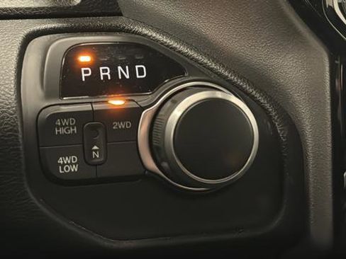 Used 2024 RAM 2500 Big Horn w/ Sport Appearance Package AWD/4WD image 18