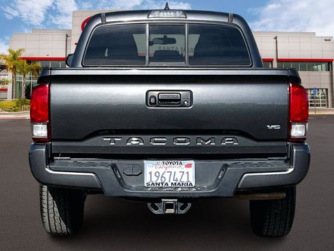 Used 2016 Toyota Tacoma TRD Sport image 4