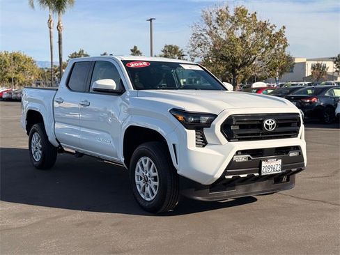 Used 2025 Toyota Tacoma SR5 image 3