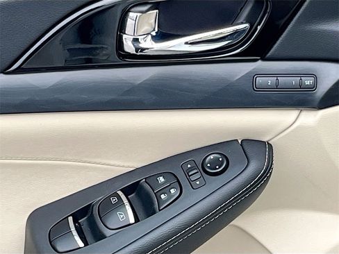 Used 2022 Nissan Maxima Platinum w/ Sport Mat Group image 18