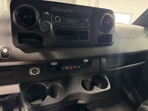 Used 2019 Mercedes-Benz Sprinter 144 image 12