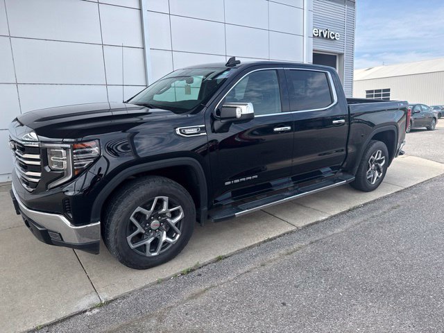 Used 2023 GMC Sierra 1500 SLT w/ SLT Premium Package AWD/4WD image 2