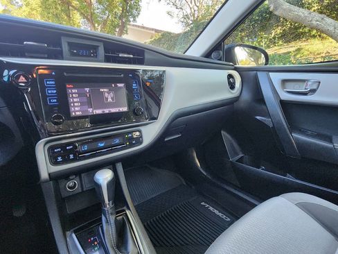 Used 2018 Toyota Corolla LE image 5