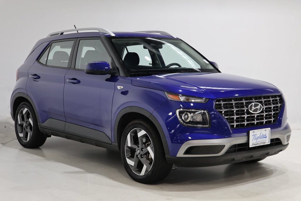 Used 2025 Hyundai Venue SEL FWD image 1