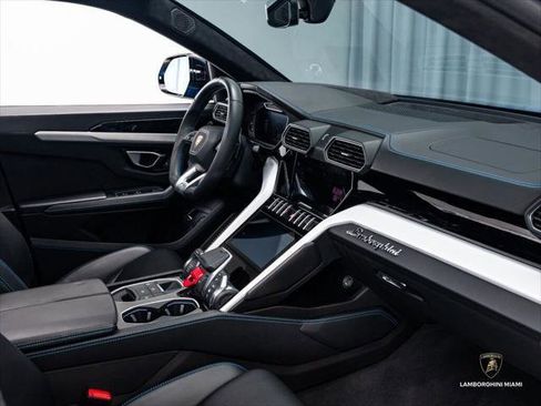 Used 2020 Lamborghini Urus AWD/4WD image 41