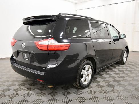 Used 2015 Toyota Sienna LE image 7