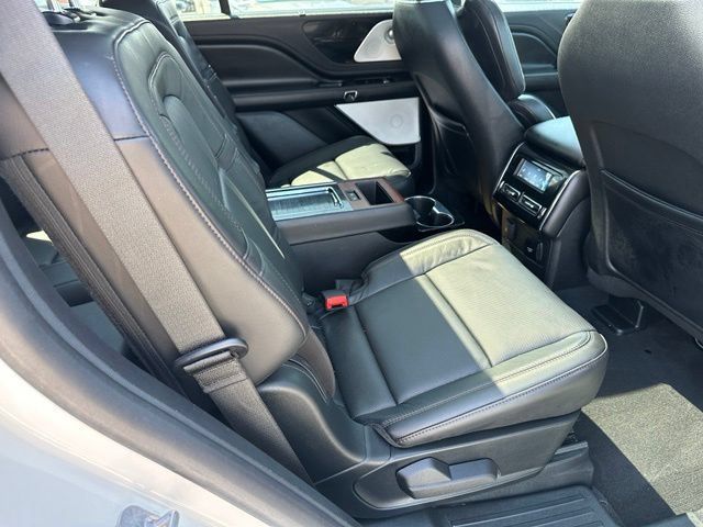 Used 2023 Lincoln Aviator Grand Touring w/ Equipment Group 301A AWD/4WD image 10