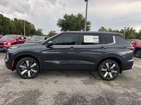 New 2025 Mitsubishi Outlander SE image 4