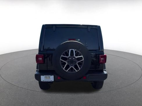 Used 2025 Jeep Wrangler Unlimited Sahara AWD/4WD image 10