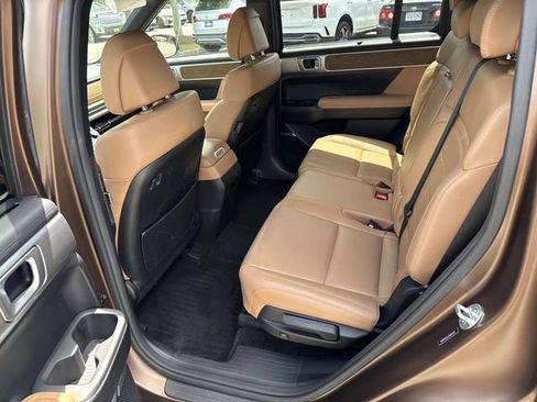 Used 2025 Hyundai Santa Fe Limited AWD/4WD image 17