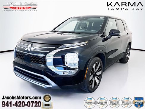 Used 2025 Mitsubishi Outlander SE image 1