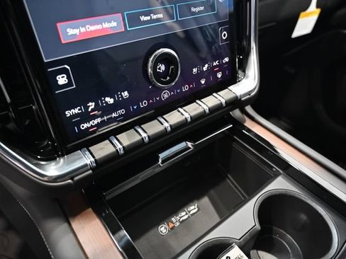 New 2026 GMC Yukon Denali w/ Denali Reserve Package AWD/4WD image 19
