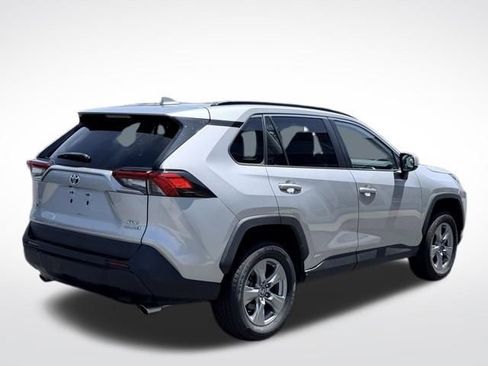 Used 2022 Toyota RAV4 XLE w/ XLE Grade Weather Package AWD/4WD image 6