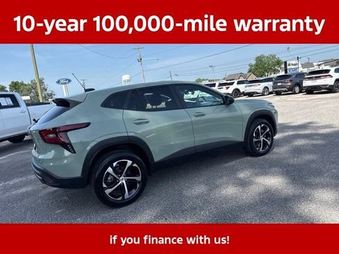 Used 2024 Chevrolet Trax RS w/ Sunroof Package FWD image 20