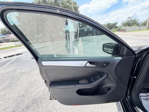 Used 2013 Volkswagen Jetta SE FWD image 14